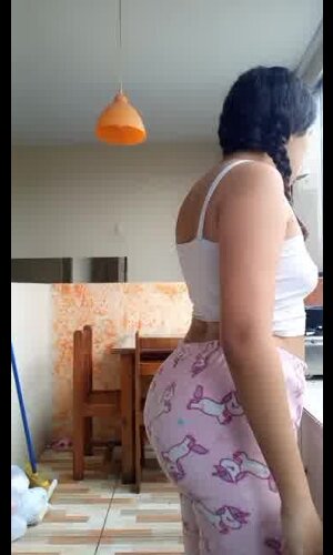 (24) SOFIA?? _ Tango Live 2022-10-18 15_28